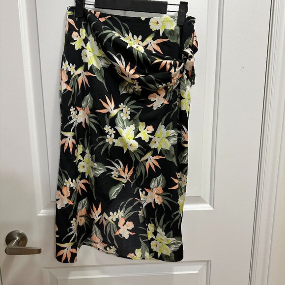 H&M DIVIDED Floral Wrap Skirt Size 4 - Picture 1 of 11